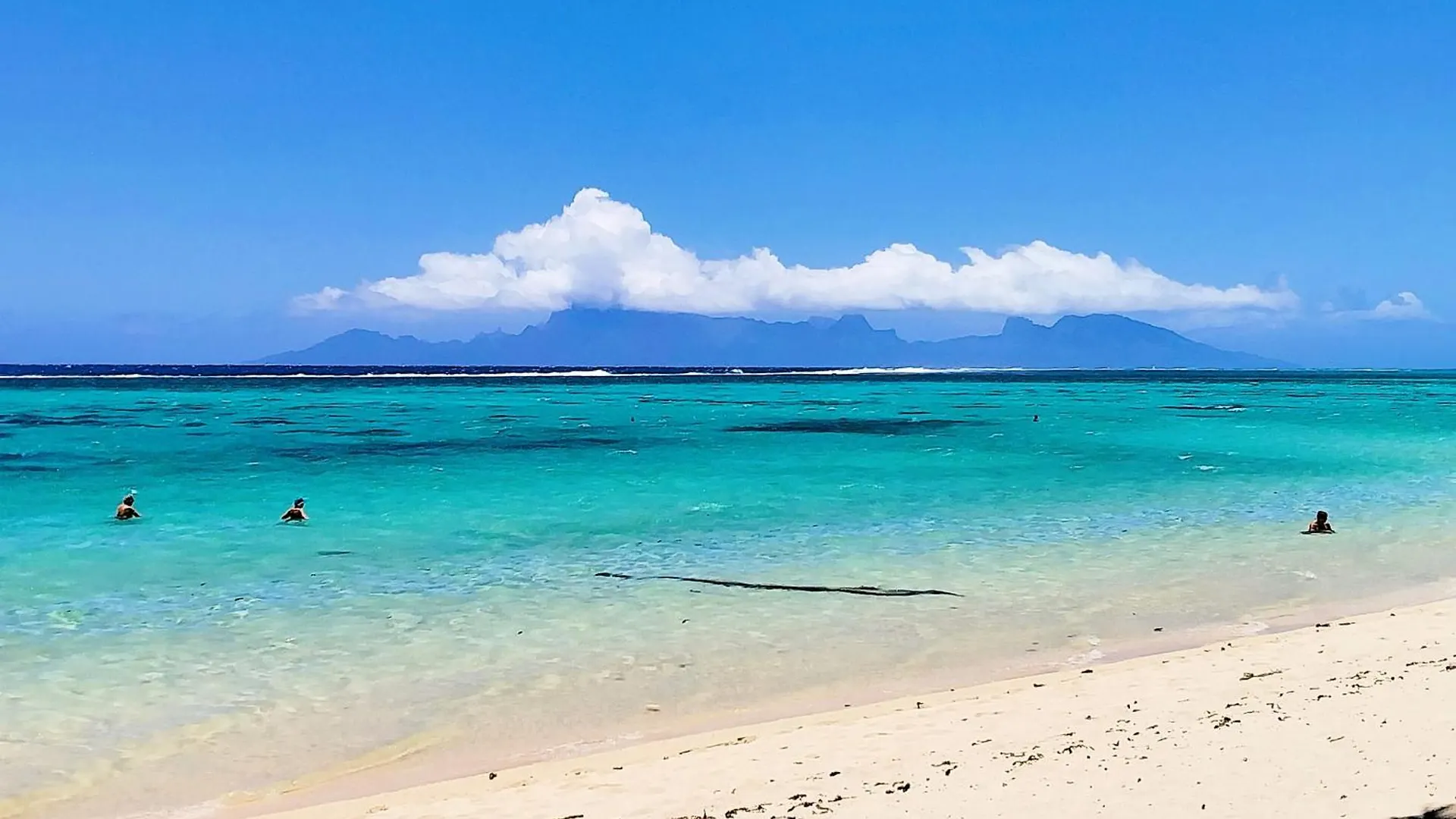Tahiti - Fare Vainato Beach Punaauia